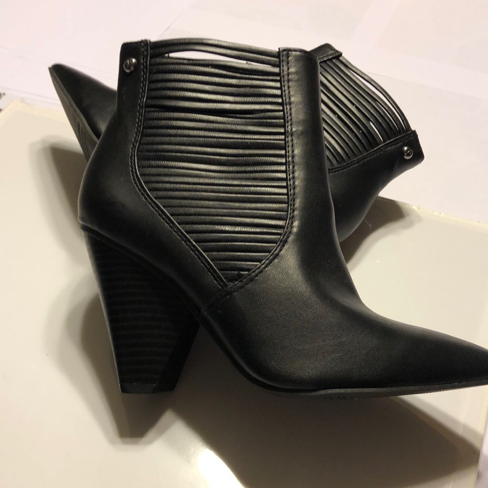 Simply Vera black ankle boots